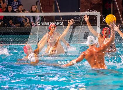 Thumbnail 3 in Mater Dei vs. Foothill photogallery.