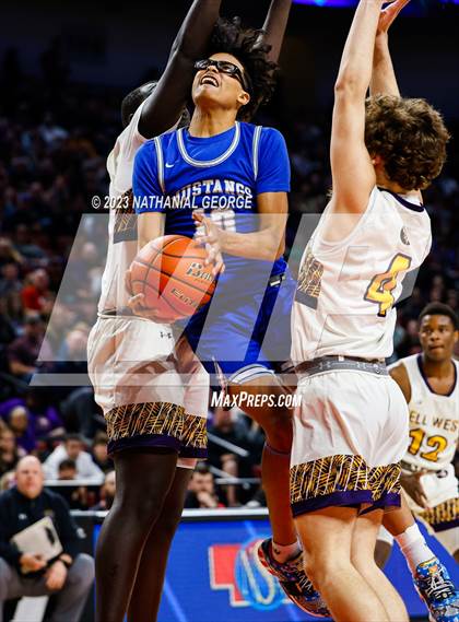 Thumbnail 3 in Bellevue West vs. Millard North (NSAA Class A Final) photogallery.