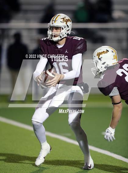 Thumbnail 2 in Manor @ Dripping Springs (UIL 6A Bi-District Playoff) photogallery.