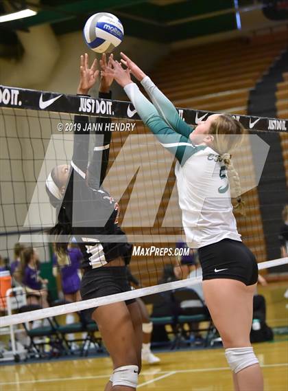 Thumbnail 1 in Leon vs. Bonneville (Durango Fall Classic) photogallery.