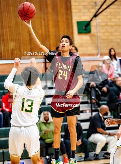 Thumbnail 1 in Kennedy vs Florin photogallery.