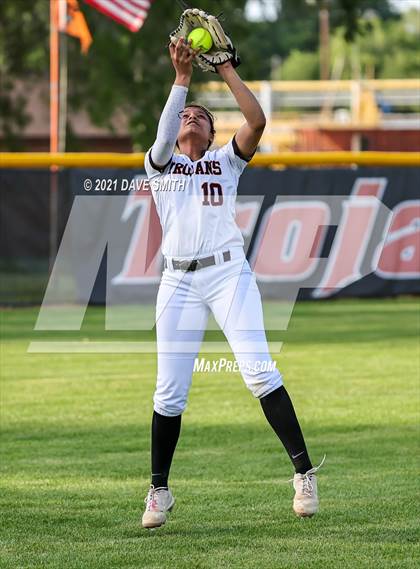 Thumbnail 3 in Linn-Mar @ Waterloo East photogallery.