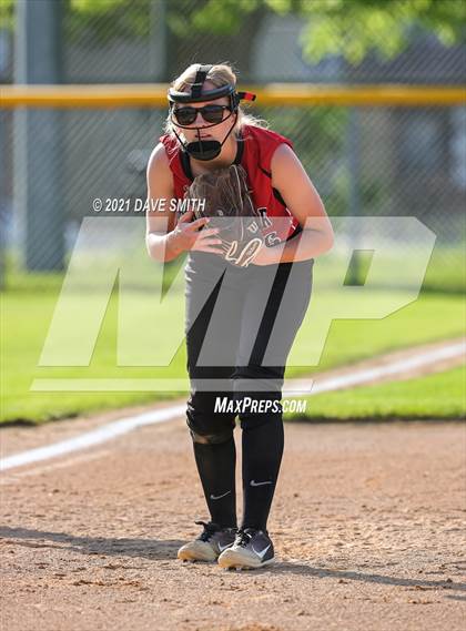 Thumbnail 3 in Linn-Mar @ Waterloo East photogallery.