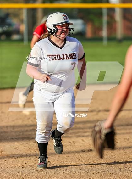 Thumbnail 1 in Linn-Mar @ Waterloo East photogallery.