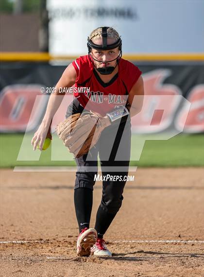 Thumbnail 3 in Linn-Mar @ Waterloo East photogallery.