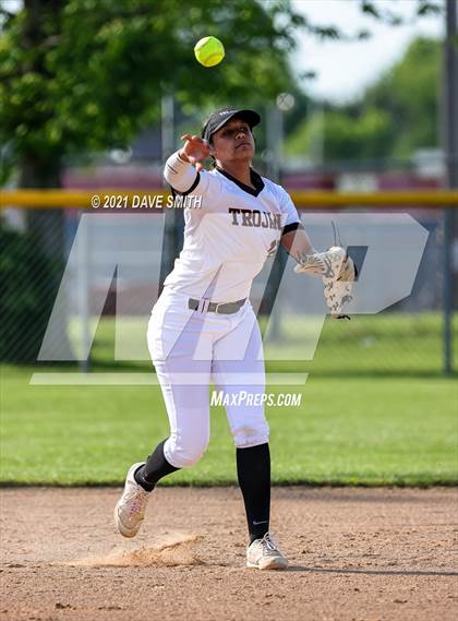 Thumbnail 3 in Linn-Mar @ Waterloo East photogallery.