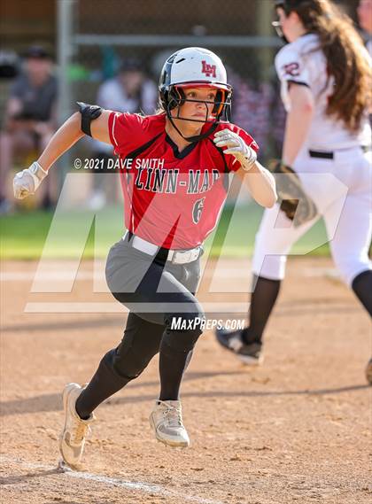 Thumbnail 1 in Linn-Mar @ Waterloo East photogallery.