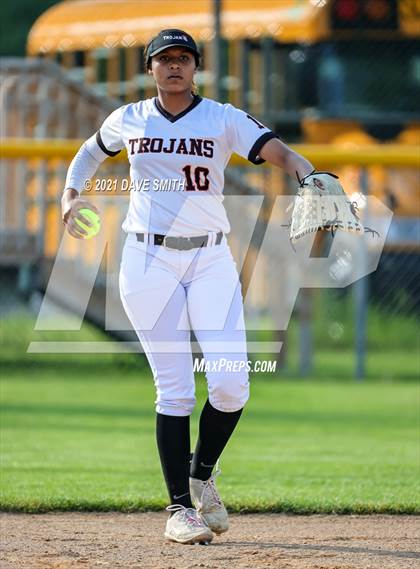 Thumbnail 1 in Linn-Mar @ Waterloo East photogallery.