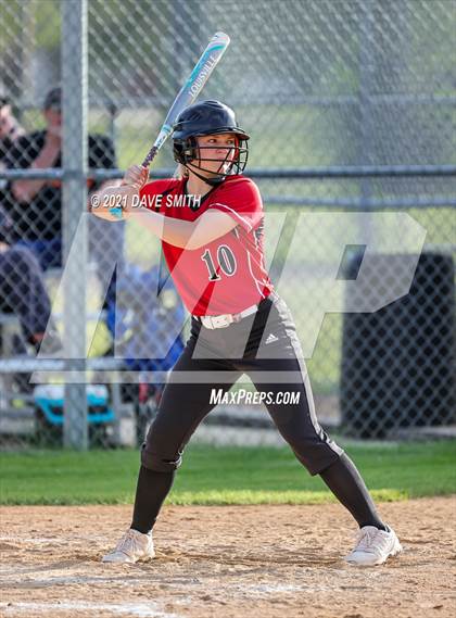 Thumbnail 1 in Linn-Mar @ Waterloo East photogallery.