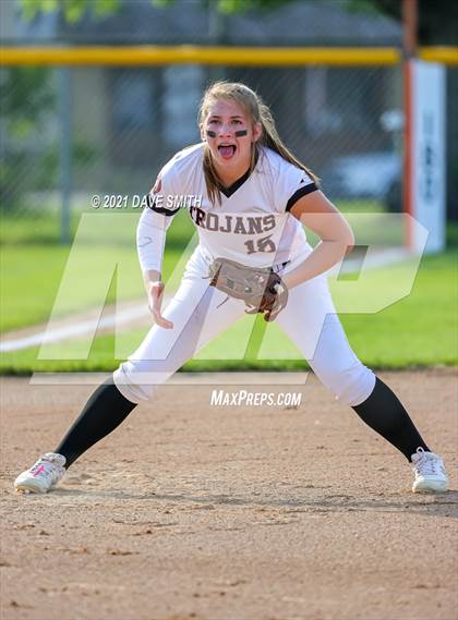 Thumbnail 1 in Linn-Mar @ Waterloo East photogallery.