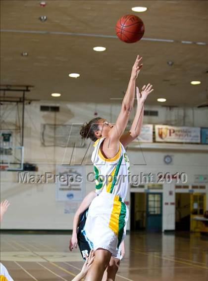 Thumbnail 3 in St. Joseph vs. Buena (Santa Barbara Tournament of Champions) photogallery.