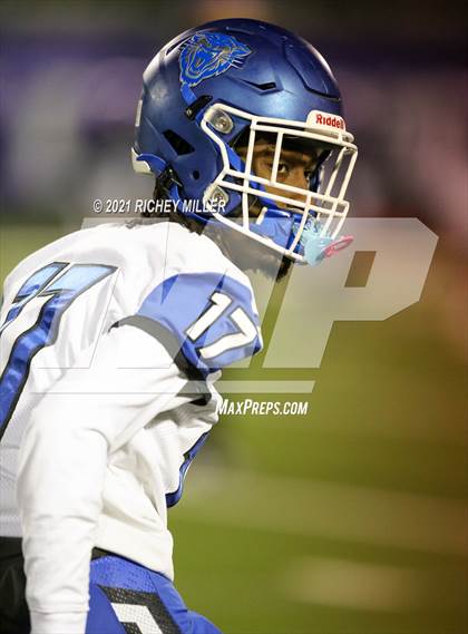 Thumbnail 2 in Conway @ Fayetteville (AAA 7A Semifinal Playoff) photogallery.