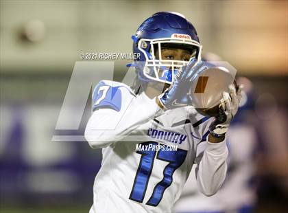 Thumbnail 3 in Conway @ Fayetteville (AAA 7A Semifinal Playoff) photogallery.