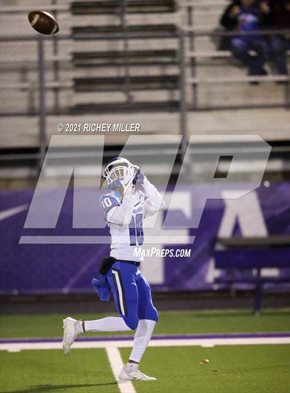 Thumbnail 3 in Conway @ Fayetteville (AAA 7A Semifinal Playoff) photogallery.