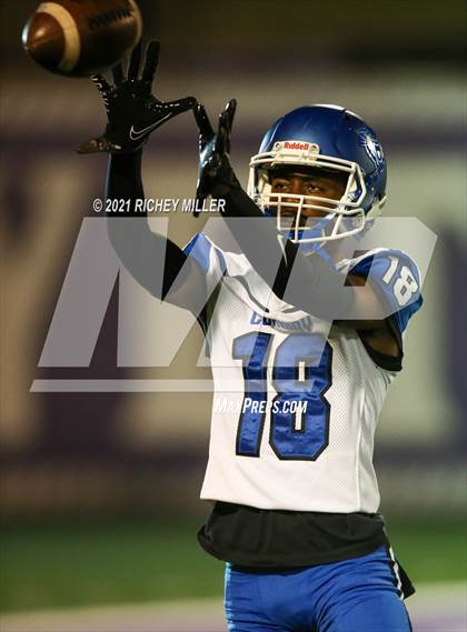 Thumbnail 2 in Conway @ Fayetteville (AAA 7A Semifinal Playoff) photogallery.