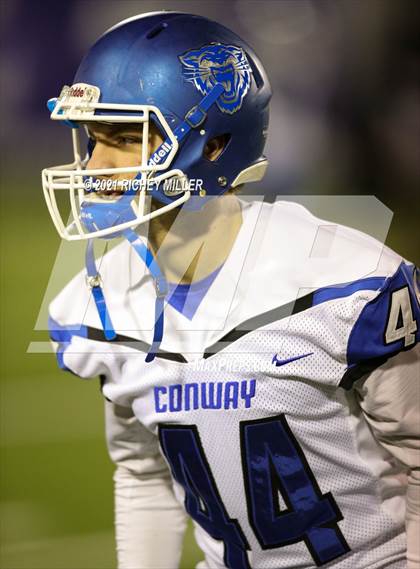 Thumbnail 2 in Conway @ Fayetteville (AAA 7A Semifinal Playoff) photogallery.
