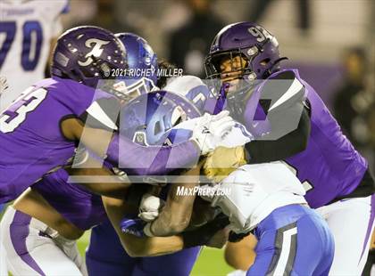 Thumbnail 3 in Conway @ Fayetteville (AAA 7A Semifinal Playoff) photogallery.