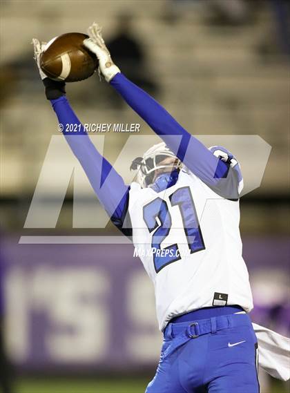 Thumbnail 2 in Conway @ Fayetteville (AAA 7A Semifinal Playoff) photogallery.