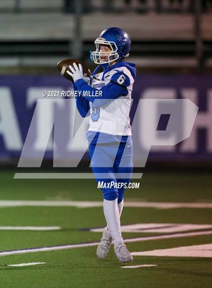 Thumbnail 3 in Conway @ Fayetteville (AAA 7A Semifinal Playoff) photogallery.