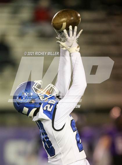 Thumbnail 1 in Conway @ Fayetteville (AAA 7A Semifinal Playoff) photogallery.