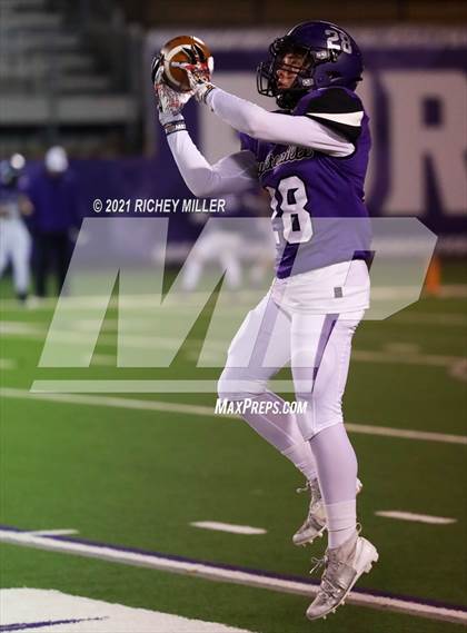 Thumbnail 2 in Conway @ Fayetteville (AAA 7A Semifinal Playoff) photogallery.