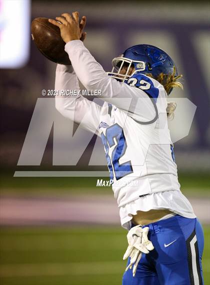 Thumbnail 1 in Conway @ Fayetteville (AAA 7A Semifinal Playoff) photogallery.