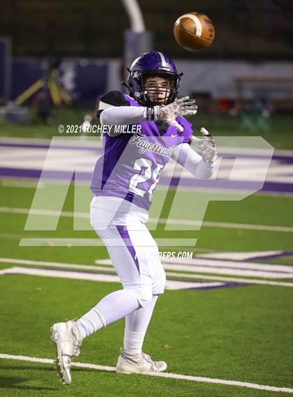 Thumbnail 3 in Conway @ Fayetteville (AAA 7A Semifinal Playoff) photogallery.