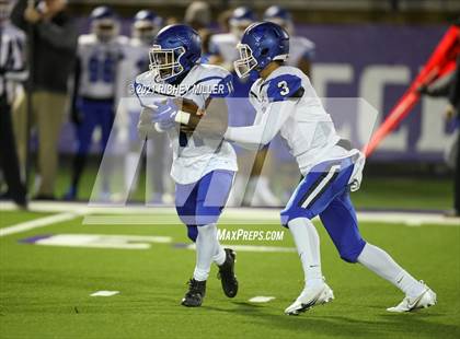 Thumbnail 1 in Conway @ Fayetteville (AAA 7A Semifinal Playoff) photogallery.