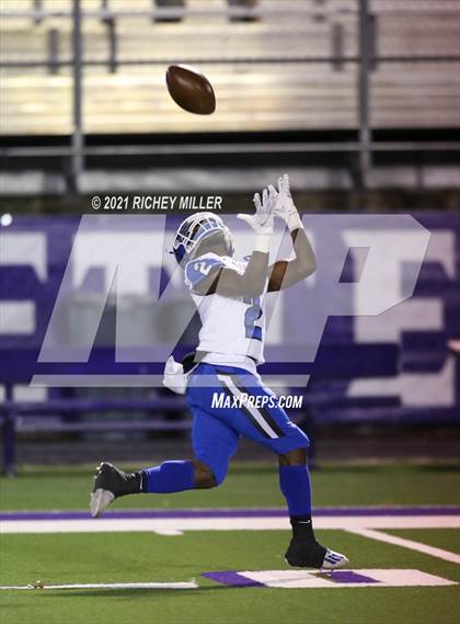Thumbnail 2 in Conway @ Fayetteville (AAA 7A Semifinal Playoff) photogallery.