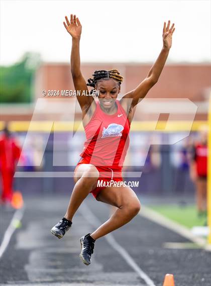 Thumbnail 2 in Southwest Division 1 District Championships photogallery.