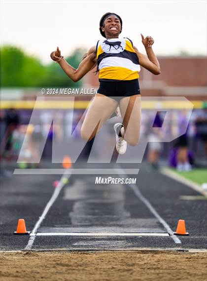 Thumbnail 3 in Southwest Division 1 District Championships photogallery.