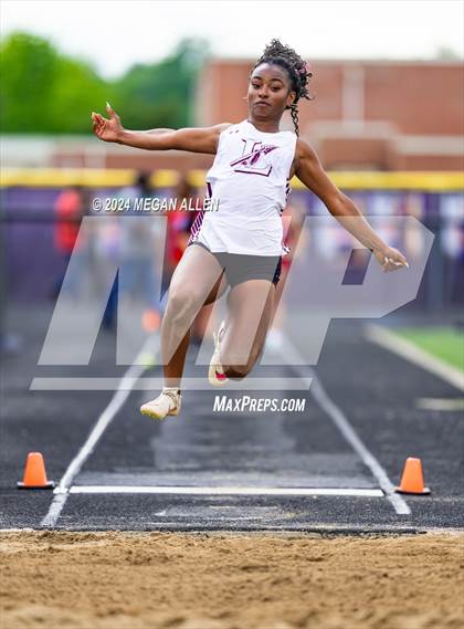 Thumbnail 2 in Southwest Division 1 District Championships photogallery.