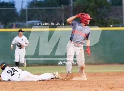 Thumbnail 3 in Pioneer vs Sharyland (UIL 5A Regional Semifinal) photogallery.