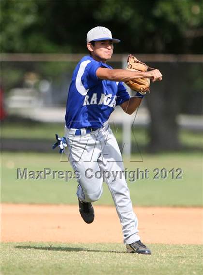 Thumbnail 2 in Pasadena Memorial vs Sterling (UIL Region 3 Bi-District Playoff) photogallery.