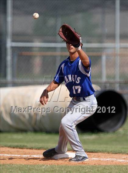 Thumbnail 2 in Pasadena Memorial vs Sterling (UIL Region 3 Bi-District Playoff) photogallery.