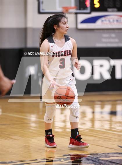 Thumbnail 2 in Pioneer vs Edcouch-Elsa  photogallery.