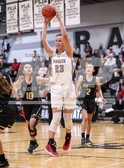Thumbnail 3 in Pioneer vs Edcouch-Elsa  photogallery.