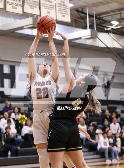 Thumbnail 3 in Pioneer vs Edcouch-Elsa  photogallery.