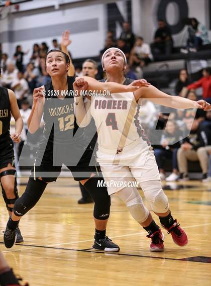 Thumbnail 1 in Pioneer vs Edcouch-Elsa  photogallery.