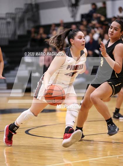 Thumbnail 2 in Pioneer vs Edcouch-Elsa  photogallery.
