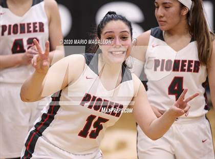 Thumbnail 1 in Pioneer vs Edcouch-Elsa  photogallery.