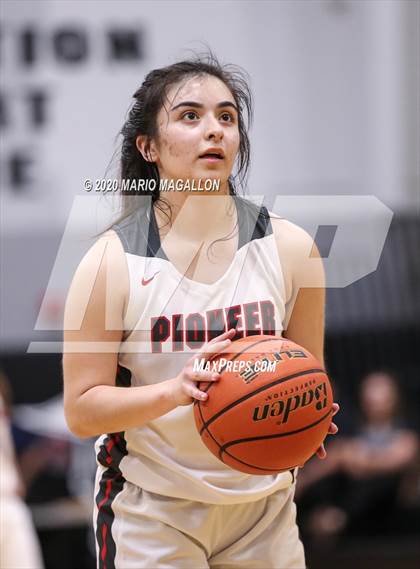 Thumbnail 1 in Pioneer vs Edcouch-Elsa  photogallery.