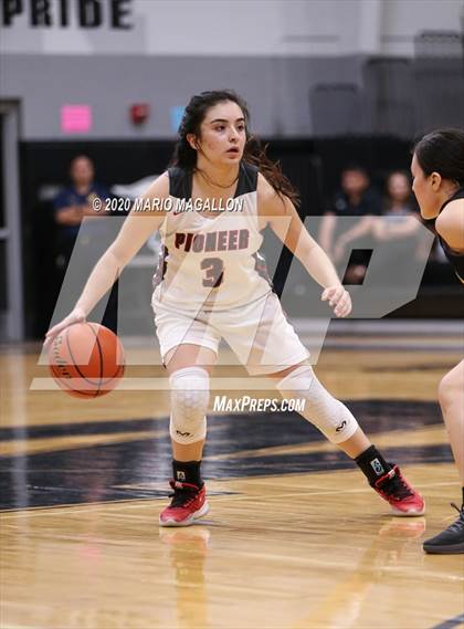 Thumbnail 3 in Pioneer vs Edcouch-Elsa  photogallery.