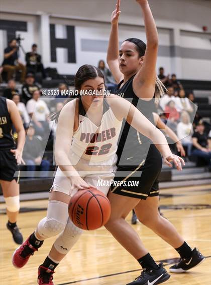 Thumbnail 2 in Pioneer vs Edcouch-Elsa  photogallery.
