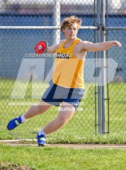 Thumbnail 1 in Pendleton Heights at Delta (Discus) photogallery.