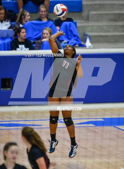 Thumbnail 2 in Bentonville vs. Springdale (AAA 7A 2nd Round Playoff) photogallery.