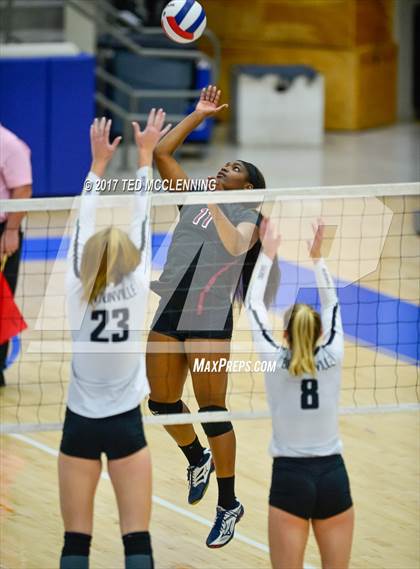 Thumbnail 2 in Bentonville vs. Springdale (AAA 7A 2nd Round Playoff) photogallery.