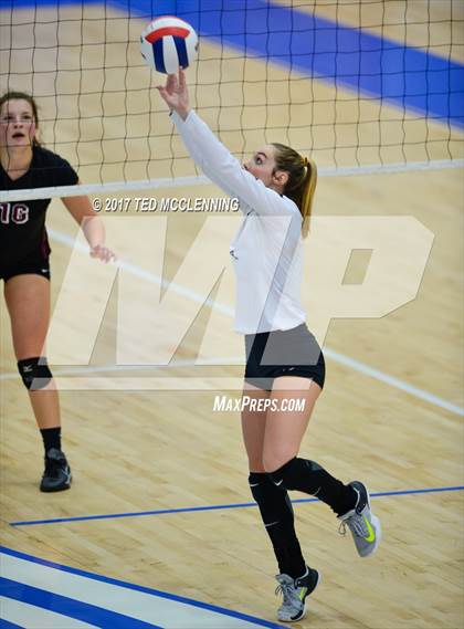 Thumbnail 3 in Bentonville vs. Springdale (AAA 7A 2nd Round Playoff) photogallery.