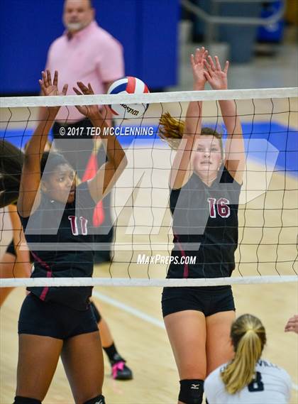 Thumbnail 1 in Bentonville vs. Springdale (AAA 7A 2nd Round Playoff) photogallery.