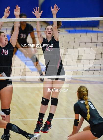 Thumbnail 3 in Bentonville vs. Springdale (AAA 7A 2nd Round Playoff) photogallery.